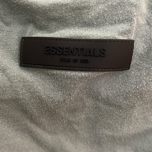 Essential TShirt Green-Gray Medium - Picture 3 of 4